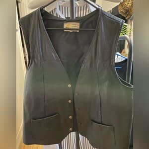 Unisex, black leather vest